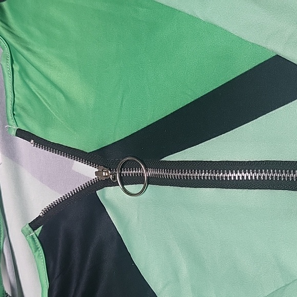 2 shirts by temu - Picture 5 of 6